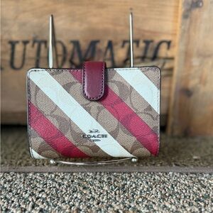 Coach Medium Corner zip wallet